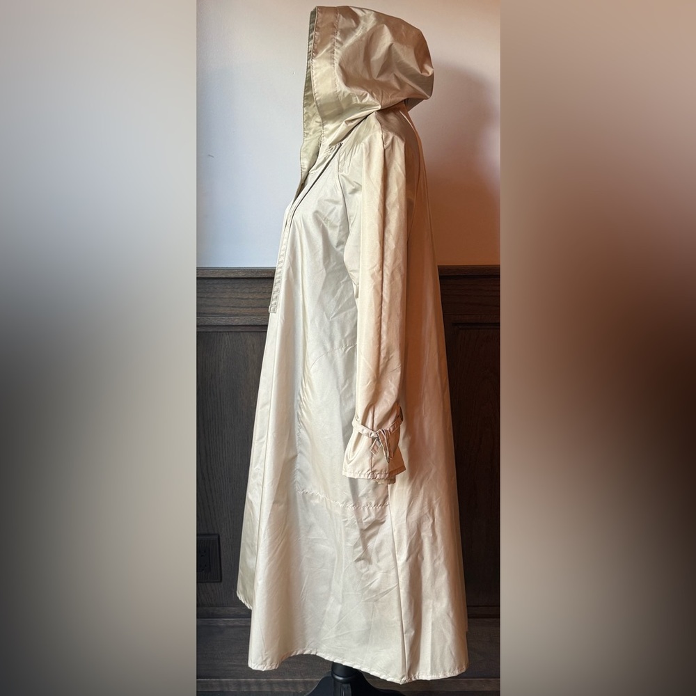 Totes Cream Hooded Trench rain coat. - Picture 2 of 8